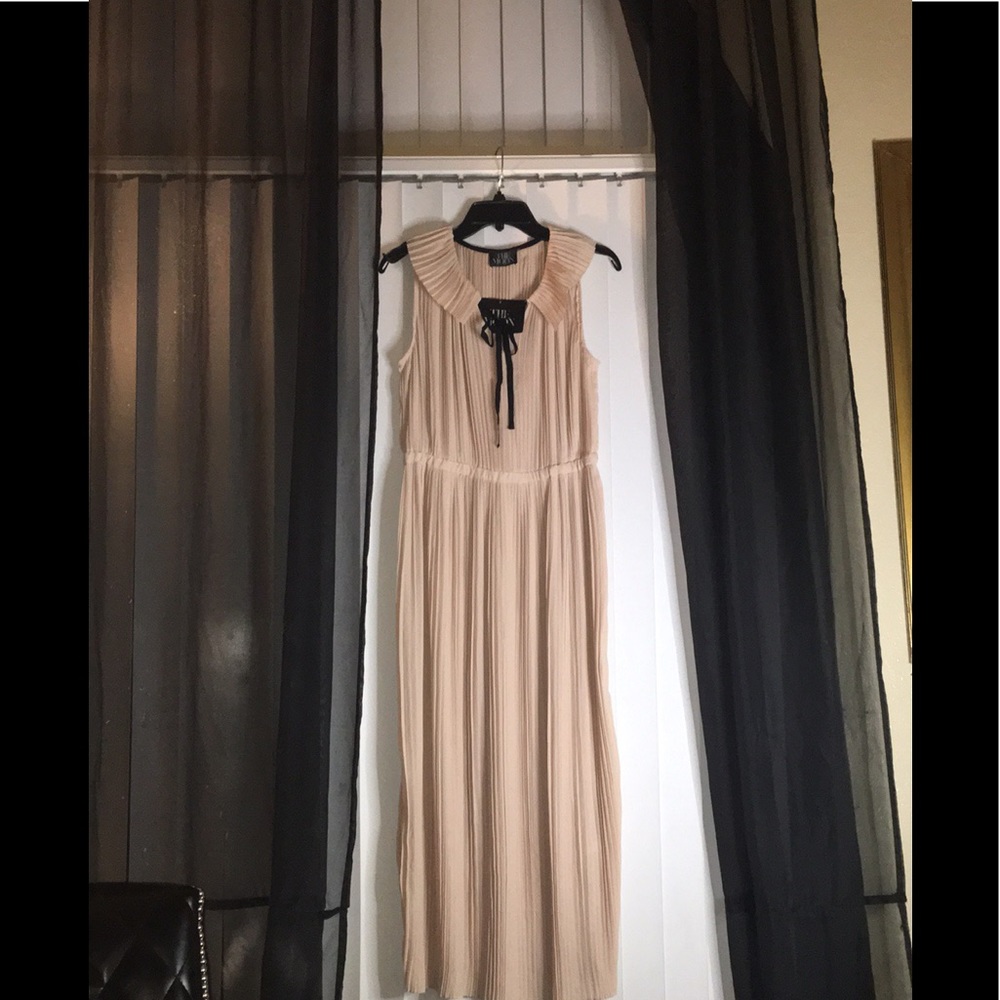 Nice Dress beautiful color!!👌🖤